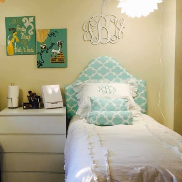 Lightweight Headboard and matching fabric - Picture 1 of 4